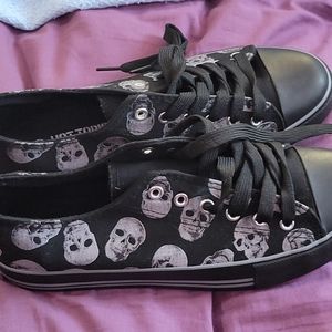 Hot topic converse style skull shoes